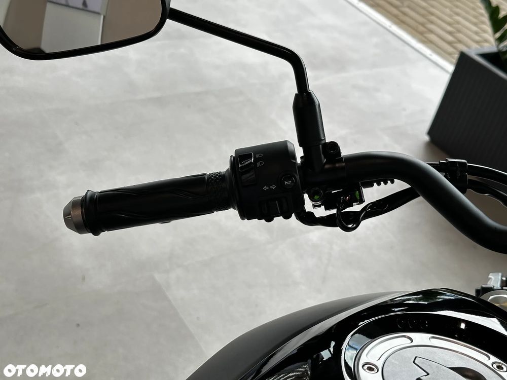 Yamaha XSR - 6