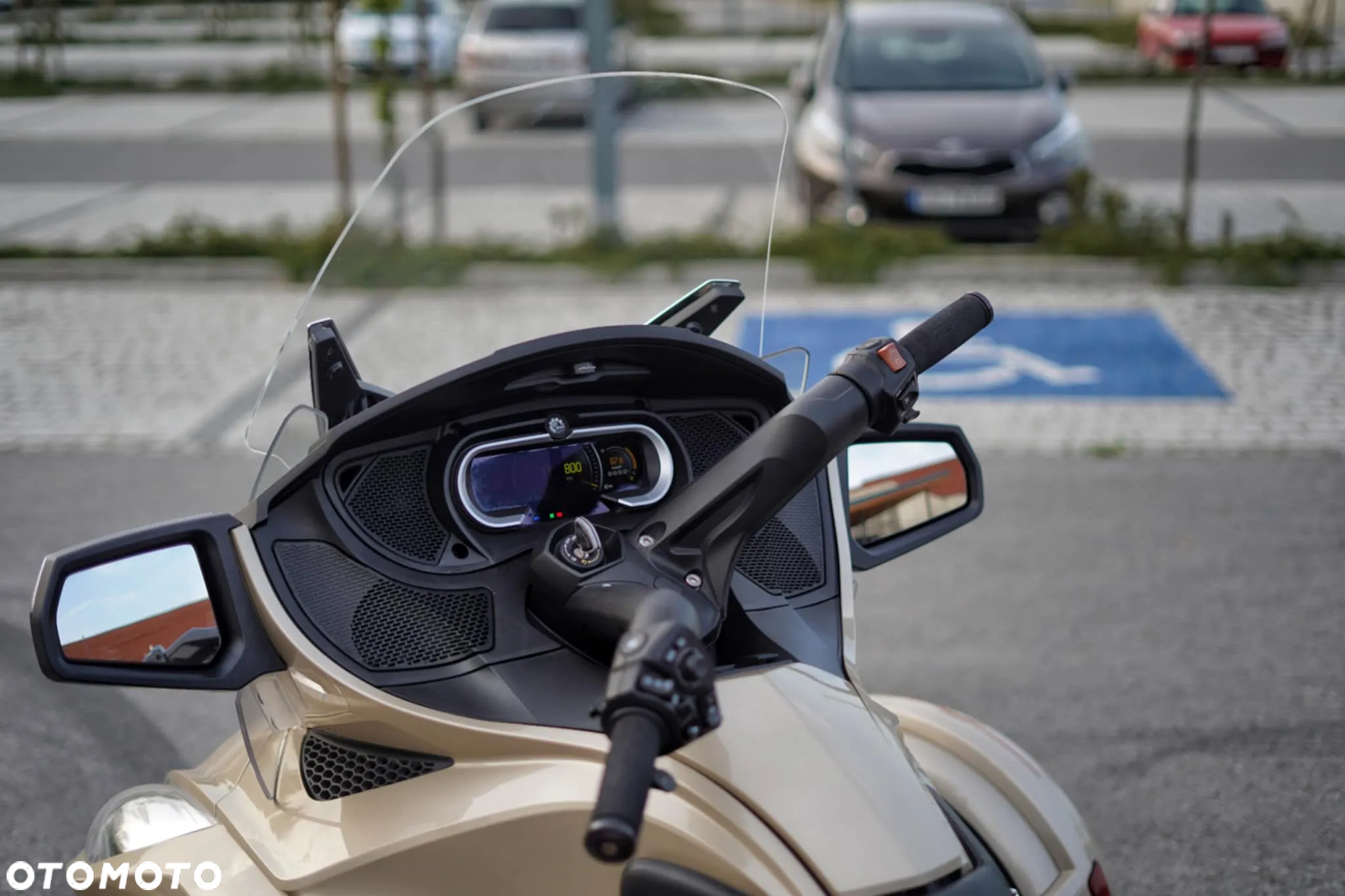 Can-Am Spyder - 12