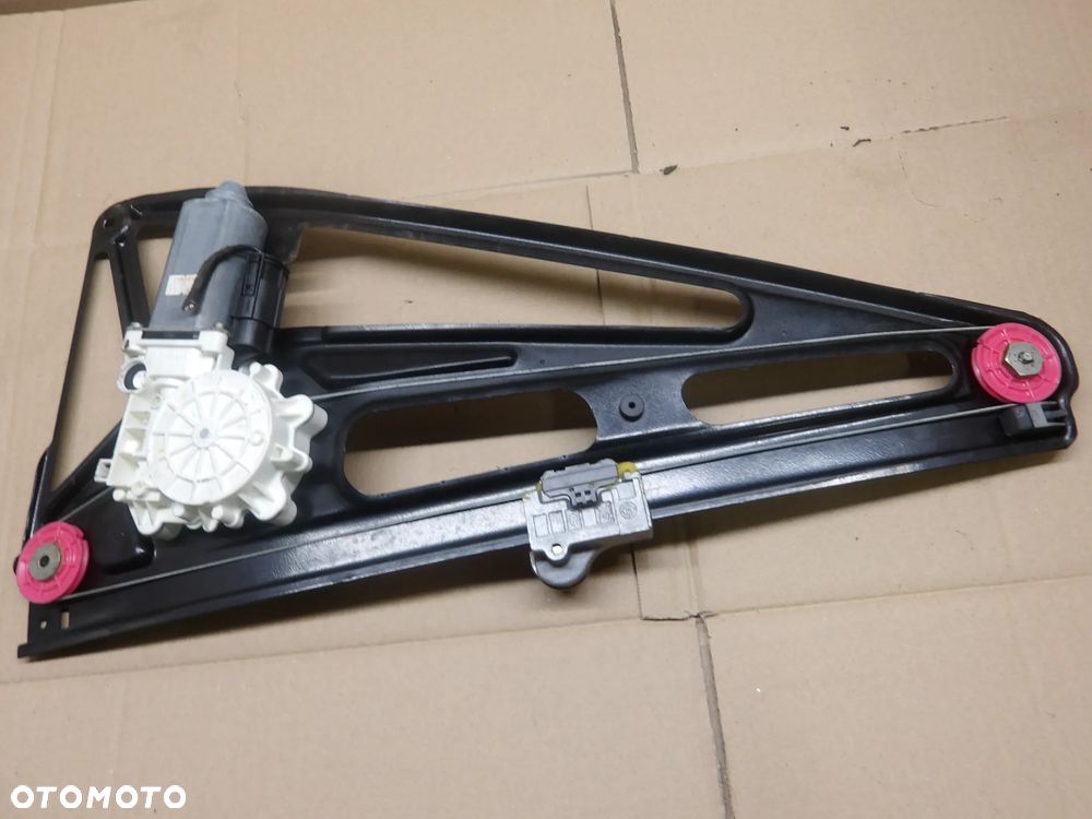 BMW E38 LIFT 99-01r. PODNOŚNIK SZYBY TYŁ LEWY - 6