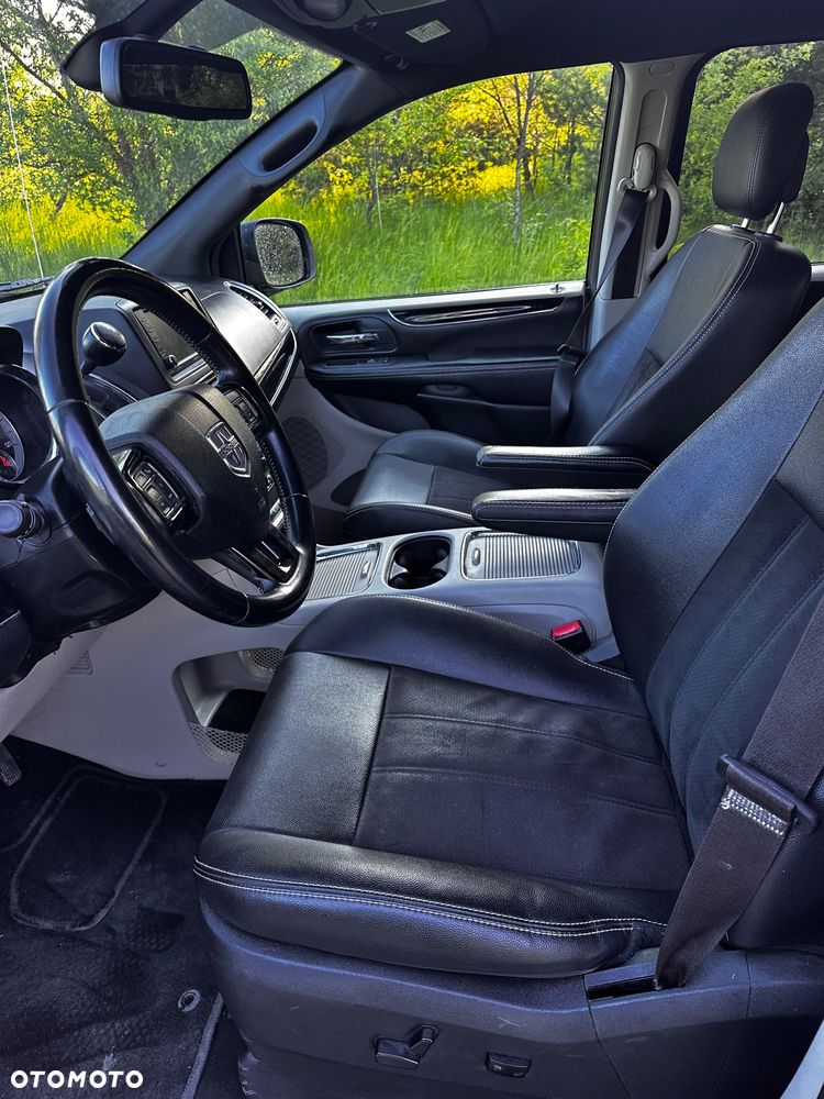 Dodge Grand Caravan 3.6 R/T - 9