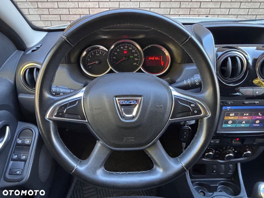 Dacia Duster 1.6 SCe Blackshadow S&S - 12
