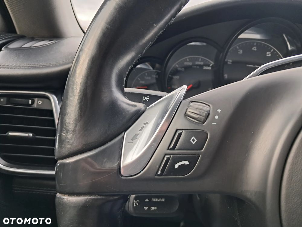 Porsche Panamera 4 PDK - 16