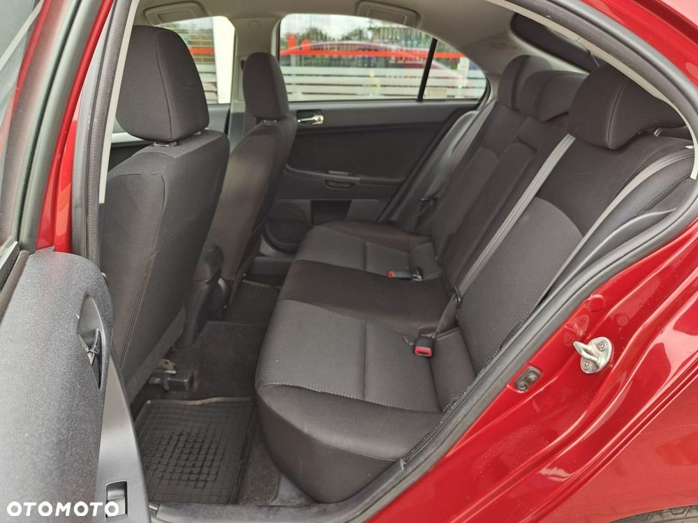 Mitsubishi Lancer - 12