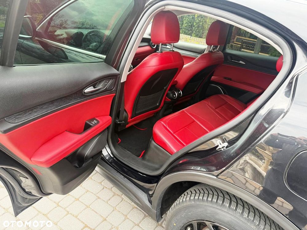 Alfa Romeo Stelvio - 10