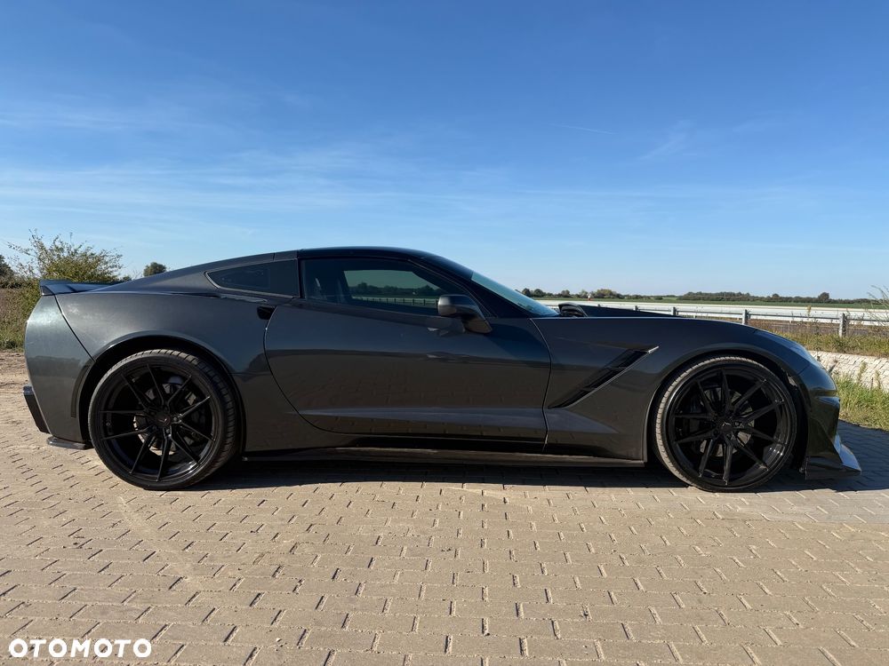Chevrolet Corvette - 16