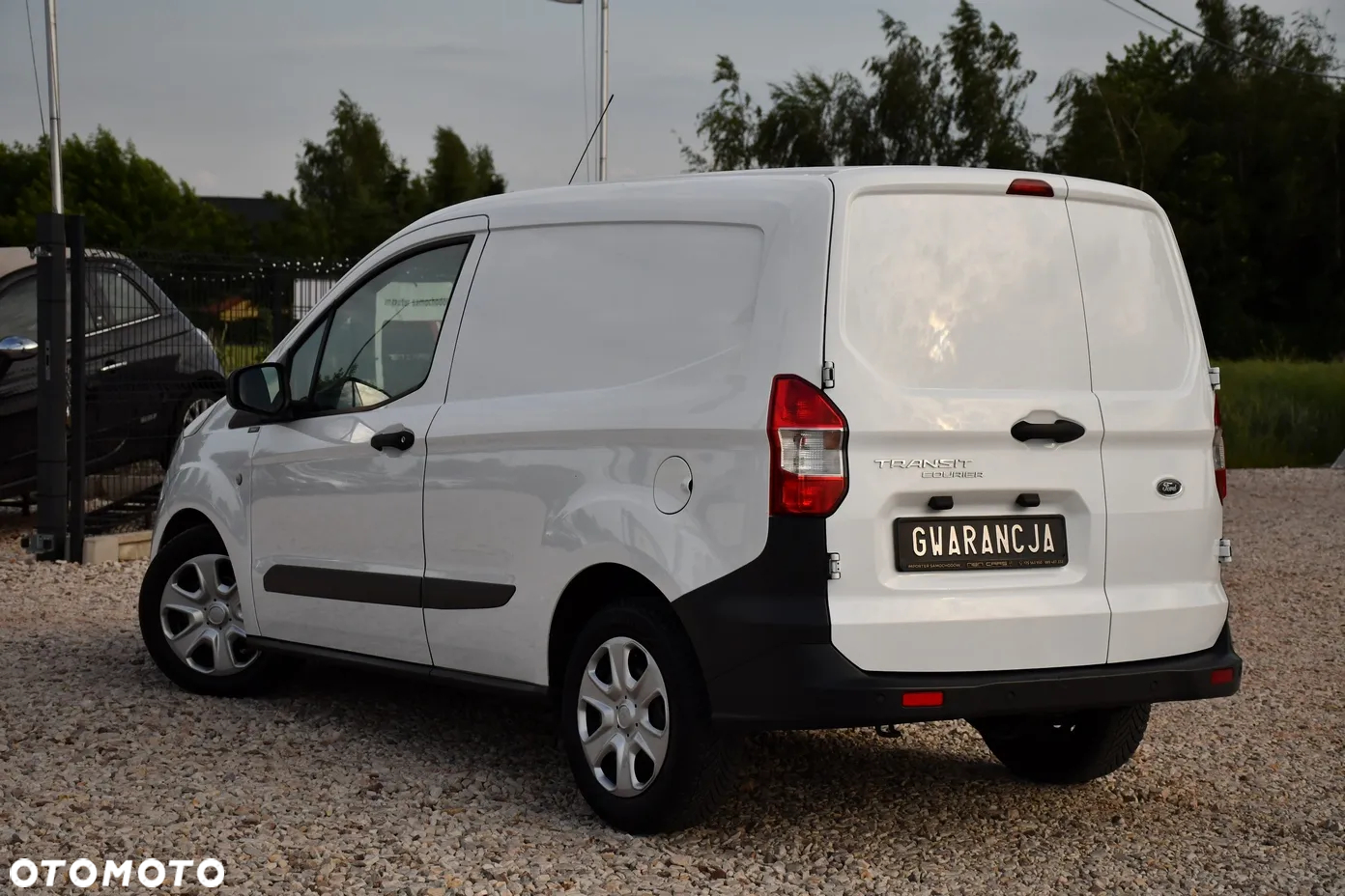 Ford Transit Courier - 15