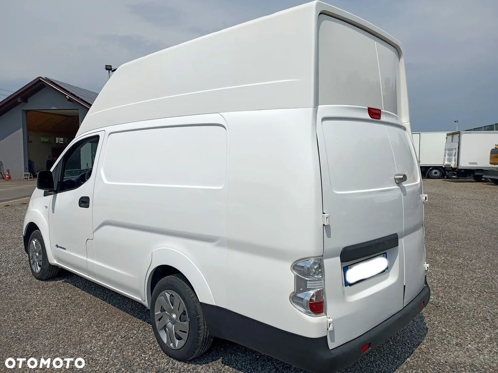 Nissan ENV 200 Maxi - 9