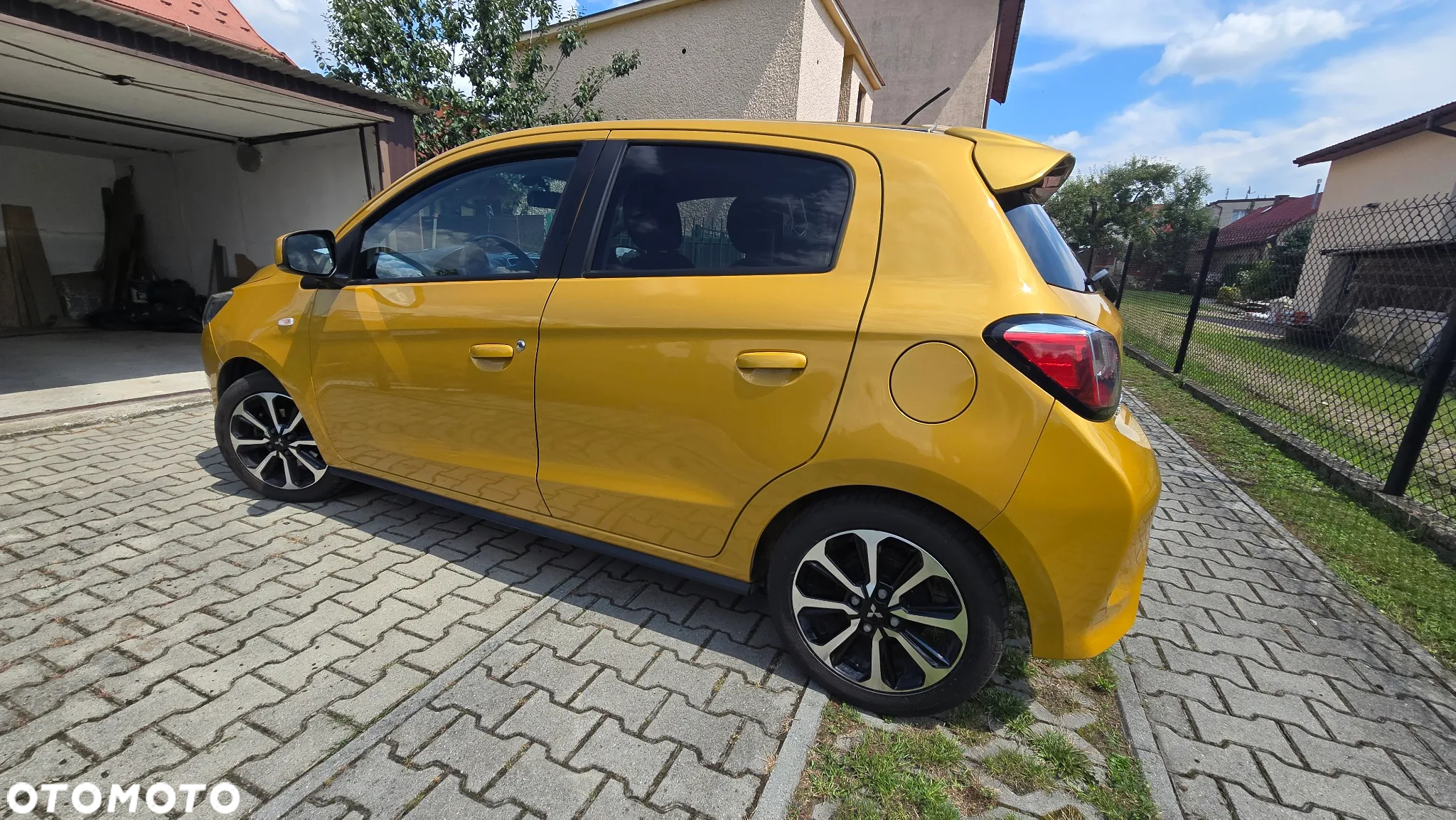 Mitsubishi Space Star 1.2 AS&G Intense - 4