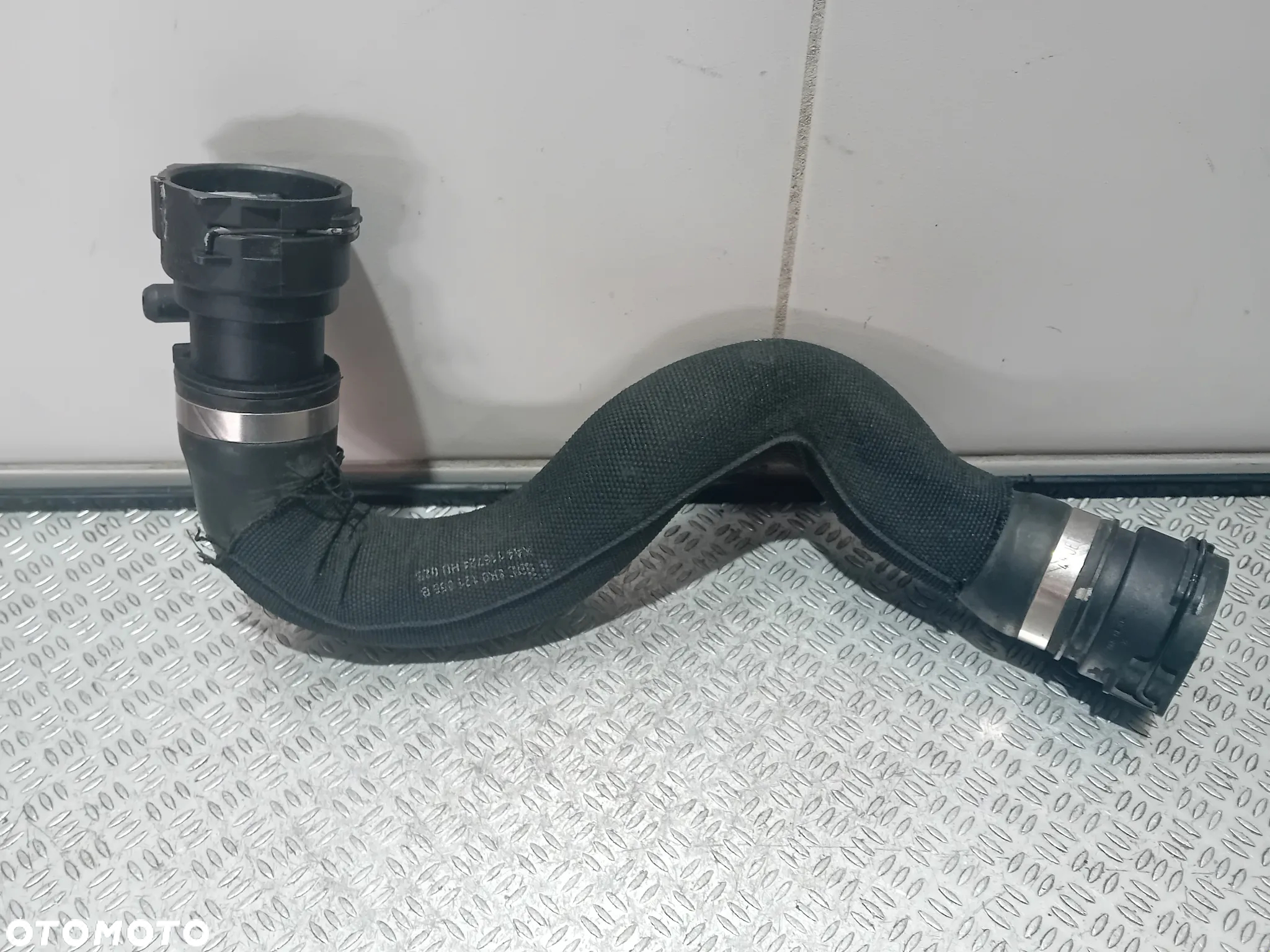 rurka wody przewód wąż Audi A4 B8  3.2 CAL 8K0121055B - 3