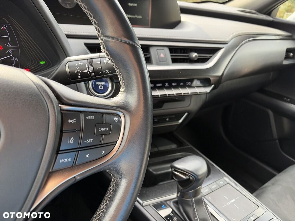 Lexus UX - 29
