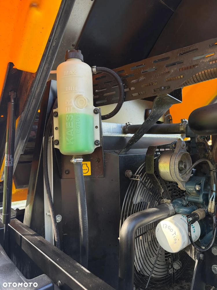 Kubota Kaeser M52 Kompresor Śrubowy Sprężarka 5,7m3. Przyczepka jezdna do rejestracji jako pojazd. 2018 rok. Regulacja ciśnienia bar od 3-8. Silnik Kubota 4cylindry. 50km. Potężna moc. Sprowadzony z Norwegii. Maszyna jak Nowa z Salonu! 1340 mtg. Okazja. Zadbana Maszyna. Dokumenty do rejestracji, książka KAESER - 23