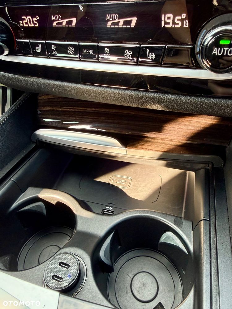 BMW Seria 5 M550i xDrive - 26