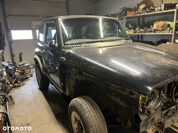 Karoseria znaczek ssangyong korando 2000r