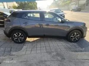 Peugeot 2008 1.2 PureTech Style - 4