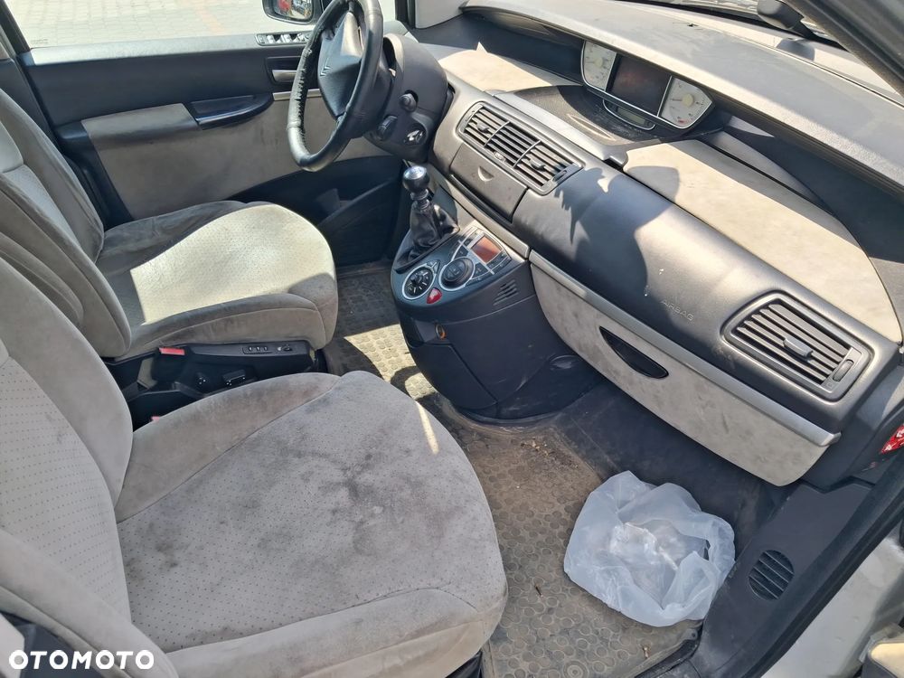 Citroen C8 Peugeot 807 silnik kompletny 2.2 HDI 128KM 4HW DW12 TED4 kolektor przepustnica wtrysk pompa alternator sprężarka skrzynia biegów dwumasa drzwi EZR srebrne klapa maska zderzak lusterko listwa przesuwne boczne klamka zamek rolka wahacz czujnik ciśnienia doładowania mikrostyk blenda pas konsola schowek boczek drzwi fotel obrotowy fotele elektryczne magistrala wody podsufitka panel sterownik wyświetlacz moduł szyba poduszka kierownica manetki zwijak radio mechanizm wydech tłumik mcperson zacisk hamulcowy lampa felga hak czujnik parkowania moduł BSM BSI lampa xenon europa zbiorniczek rura przewód wyświetlacz NA CZĘŚCI WSZYSTKIE CZĘŚCI - 11