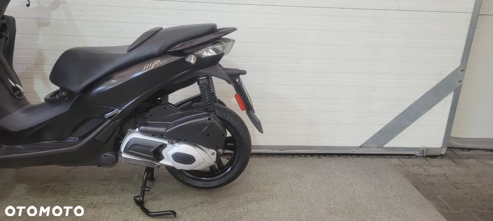 Piaggio MP-3 - 11