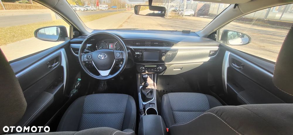 Toyota Corolla 1.6 Premium + - 9