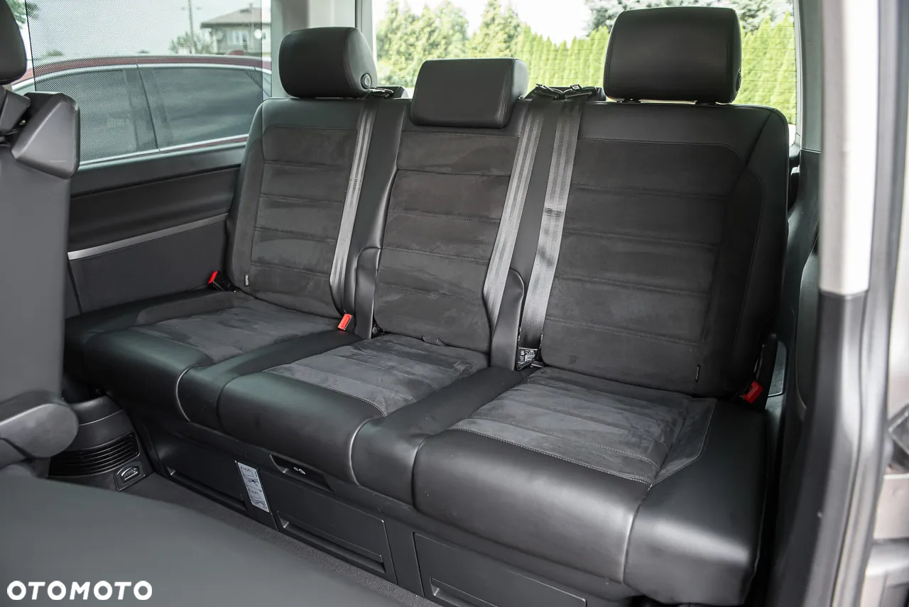 Volkswagen Multivan - 24