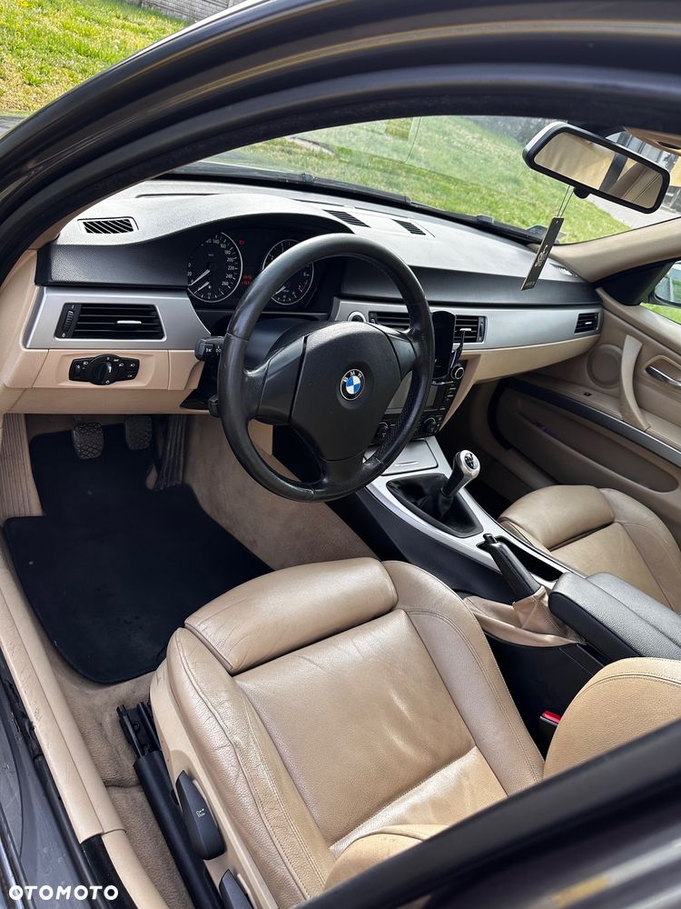 BMW Seria 3 320i - 11