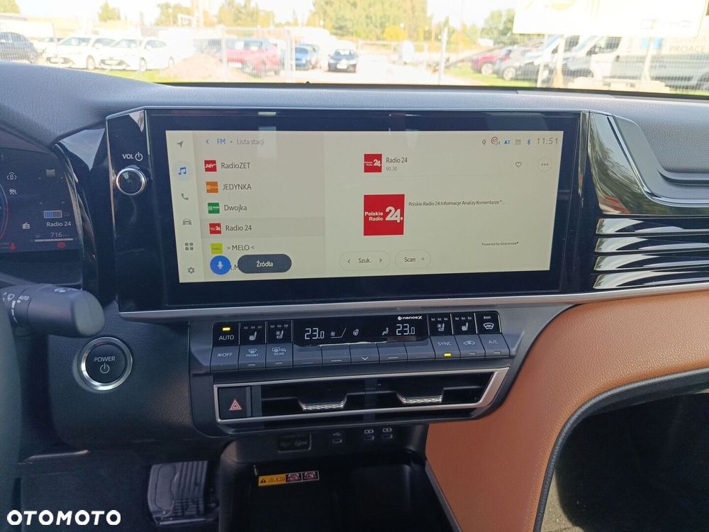 Toyota Camry - 18
