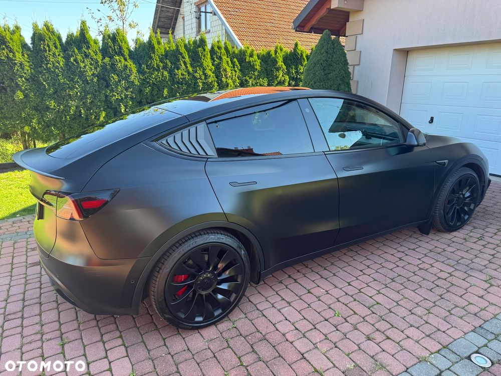 Tesla Model Y Performance AWD - 1