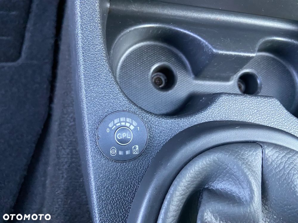 Dacia Duster 1.6 16V 105 4x2 Prestige - 12