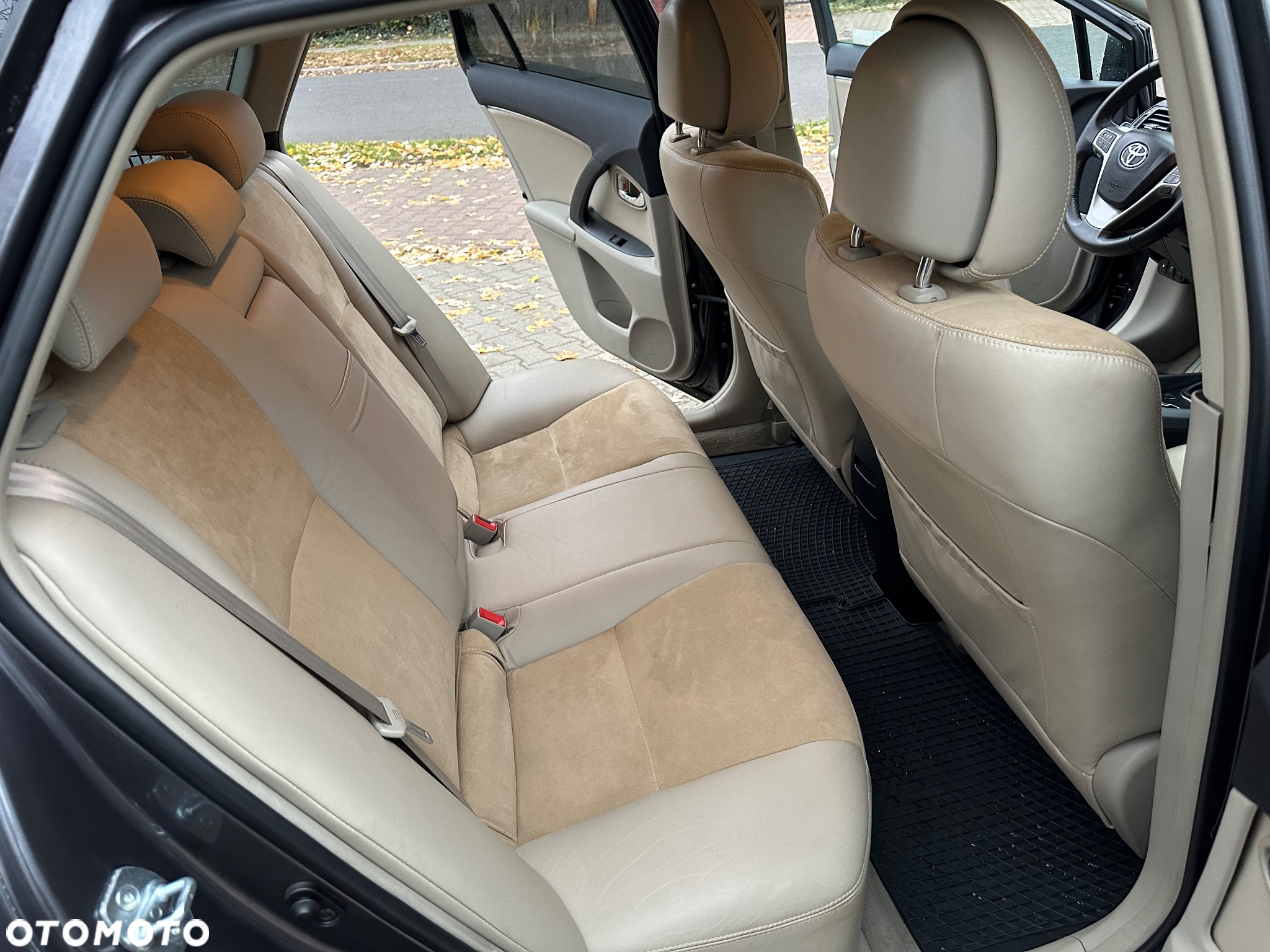 Toyota Avensis - 11