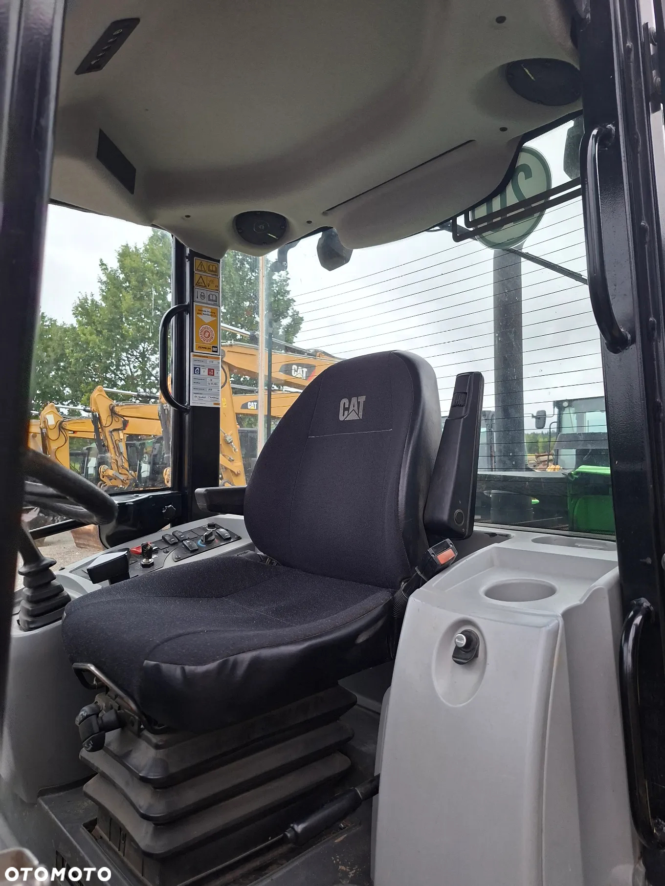 Caterpillar CAT 906 M - 17