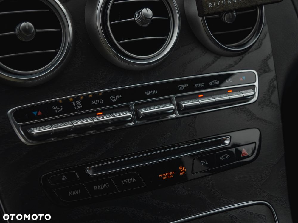 Mercedes-Benz Klasa C 250 9G-TRONIC - 37