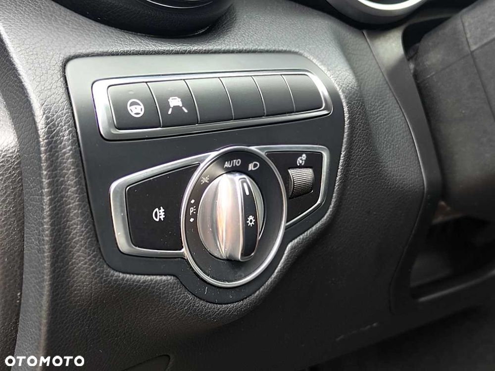 Mercedes-Benz Klasa C 300 4Matic 9G-TRONIC AMG Line - 17