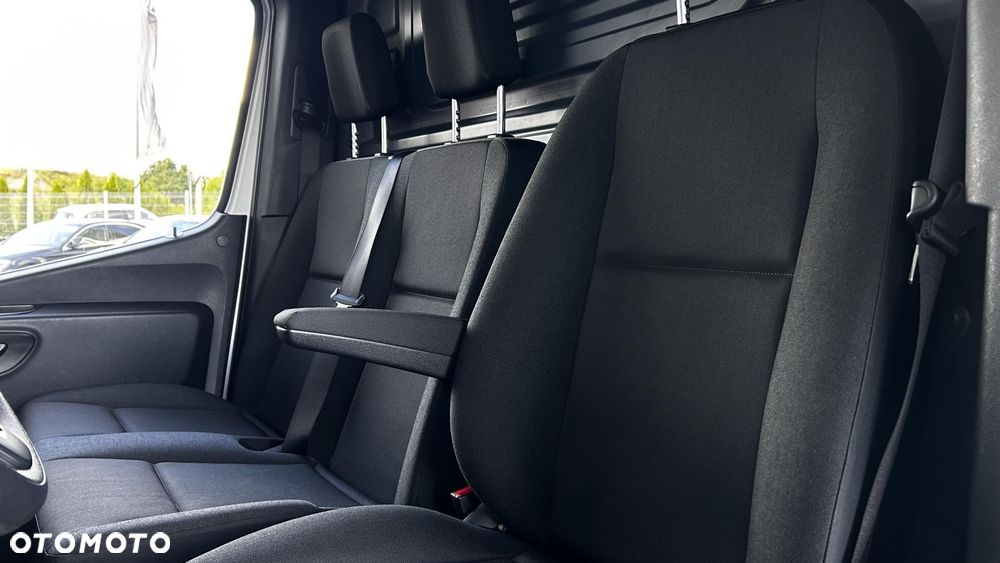 Mercedes-Benz Sprinter - 12