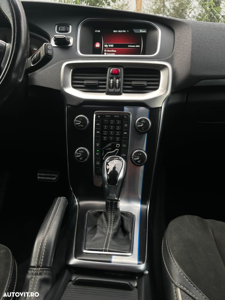 Volvo V40 D3 Aut. R-Design - 11