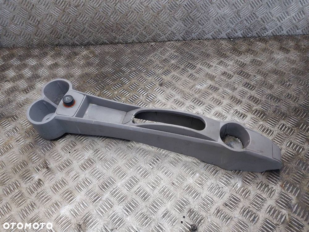 TUNEL ŚRODKOWY GNIAZDO ZAPALNICZKI FIAT PANDA II 735336465 735339972 - 1
