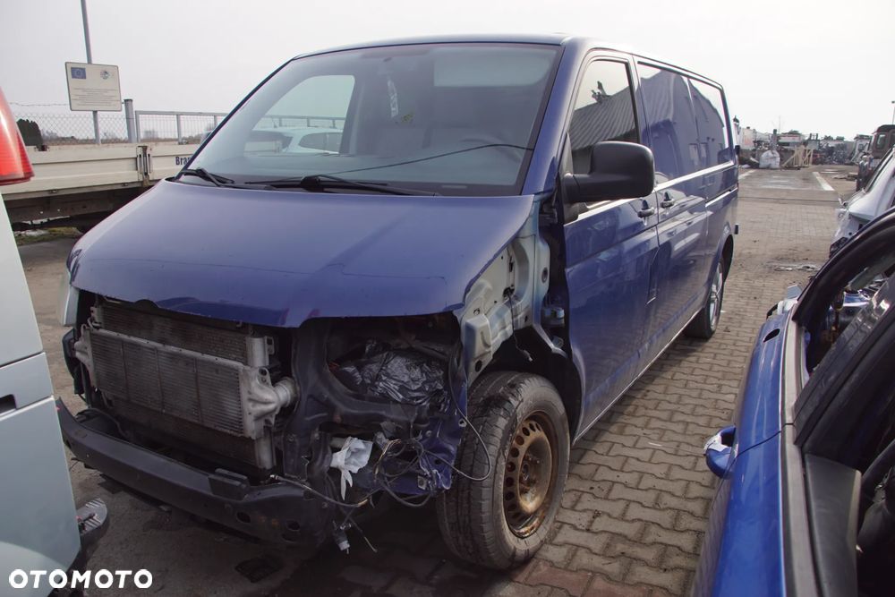 Auto na części - Volkswagen Transporter T5 2.5 TDI 130 KM BNZ KPE LL5M 2008R Silnik Skrzynia Drzwi Maska Klapa Błotnik Zderzak Lampa Szyba Klamka Lusterko Deska Kokpit Sterownik Moduł Czujnik Licznik Wyświetlacz Panel Kierownica - 8
