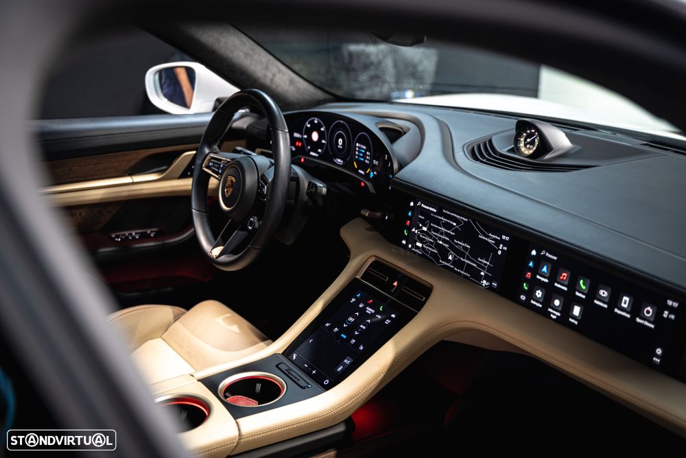 Porsche Taycan Turbo - 24