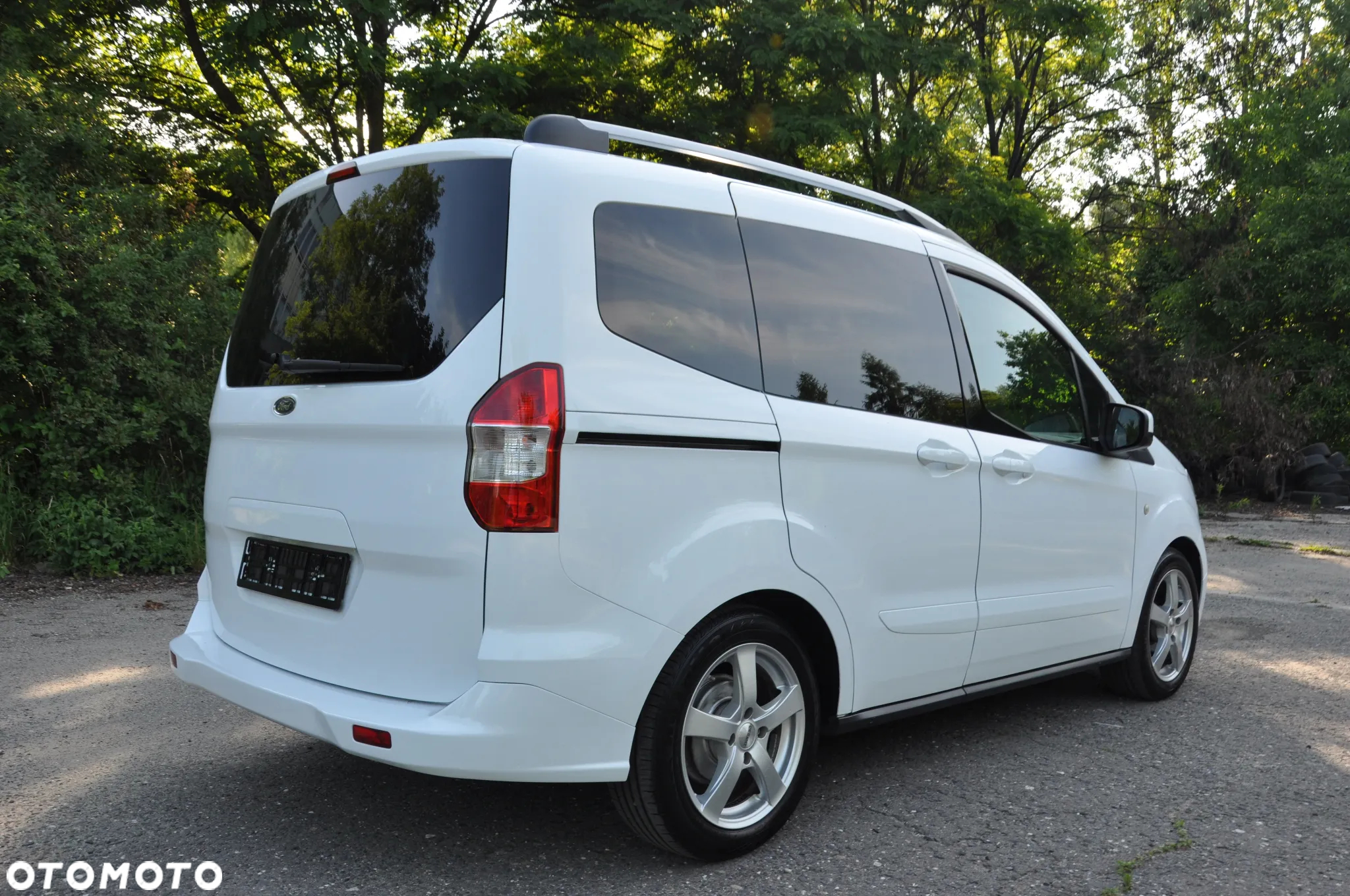 Ford Tourneo Courier - 12
