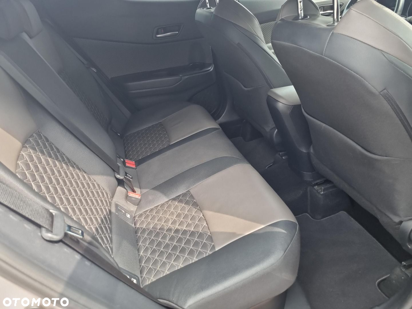 Toyota C-HR - 11