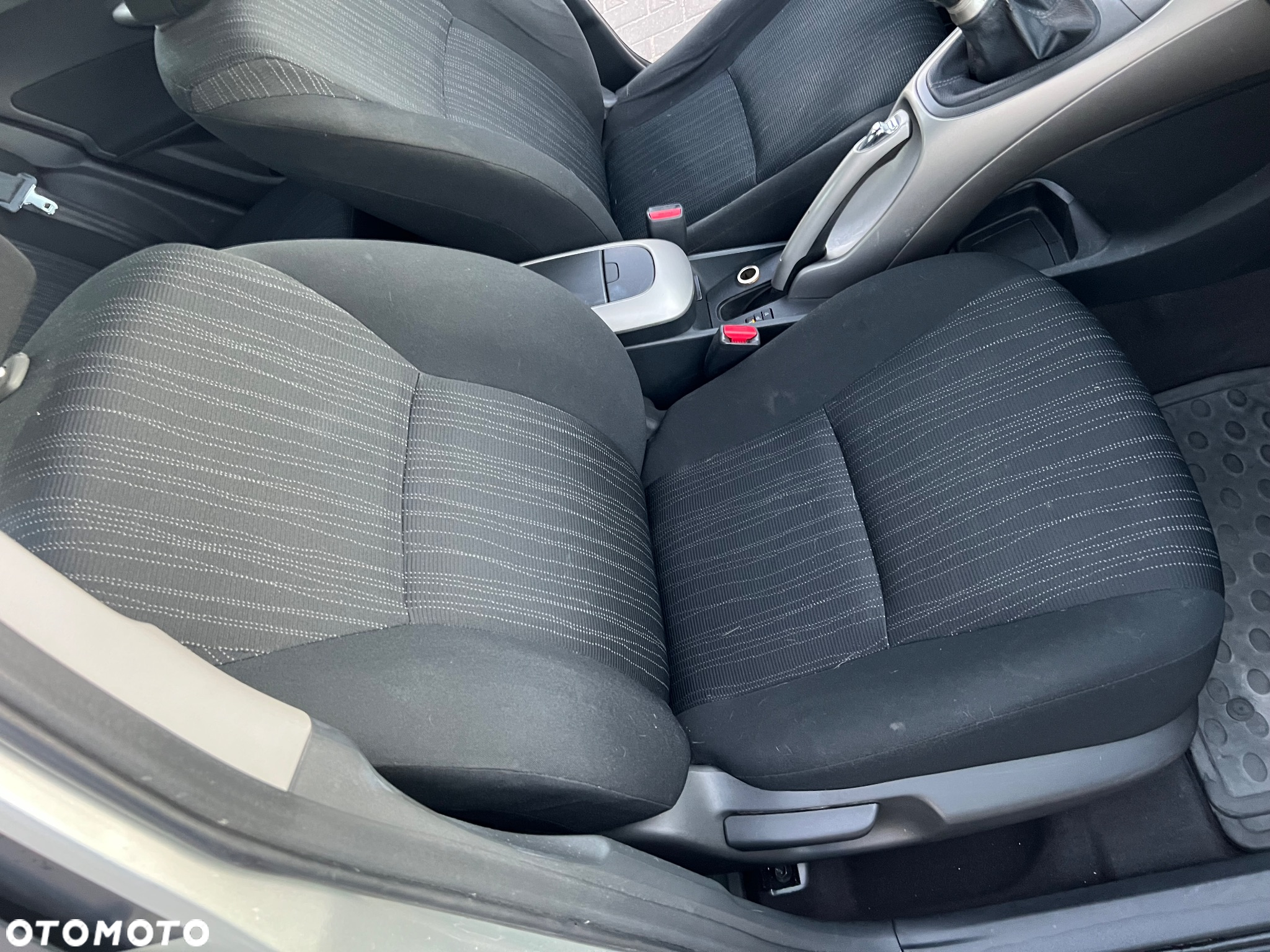 Toyota Auris 1.6 VVT-i Premium - 11