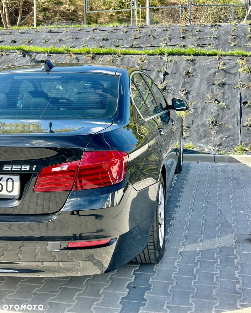 BMW Seria 5 528i Luxury Line - 8