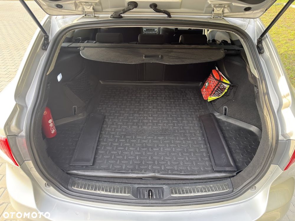 Toyota Avensis 1.8 Sol plus NAVI - 27