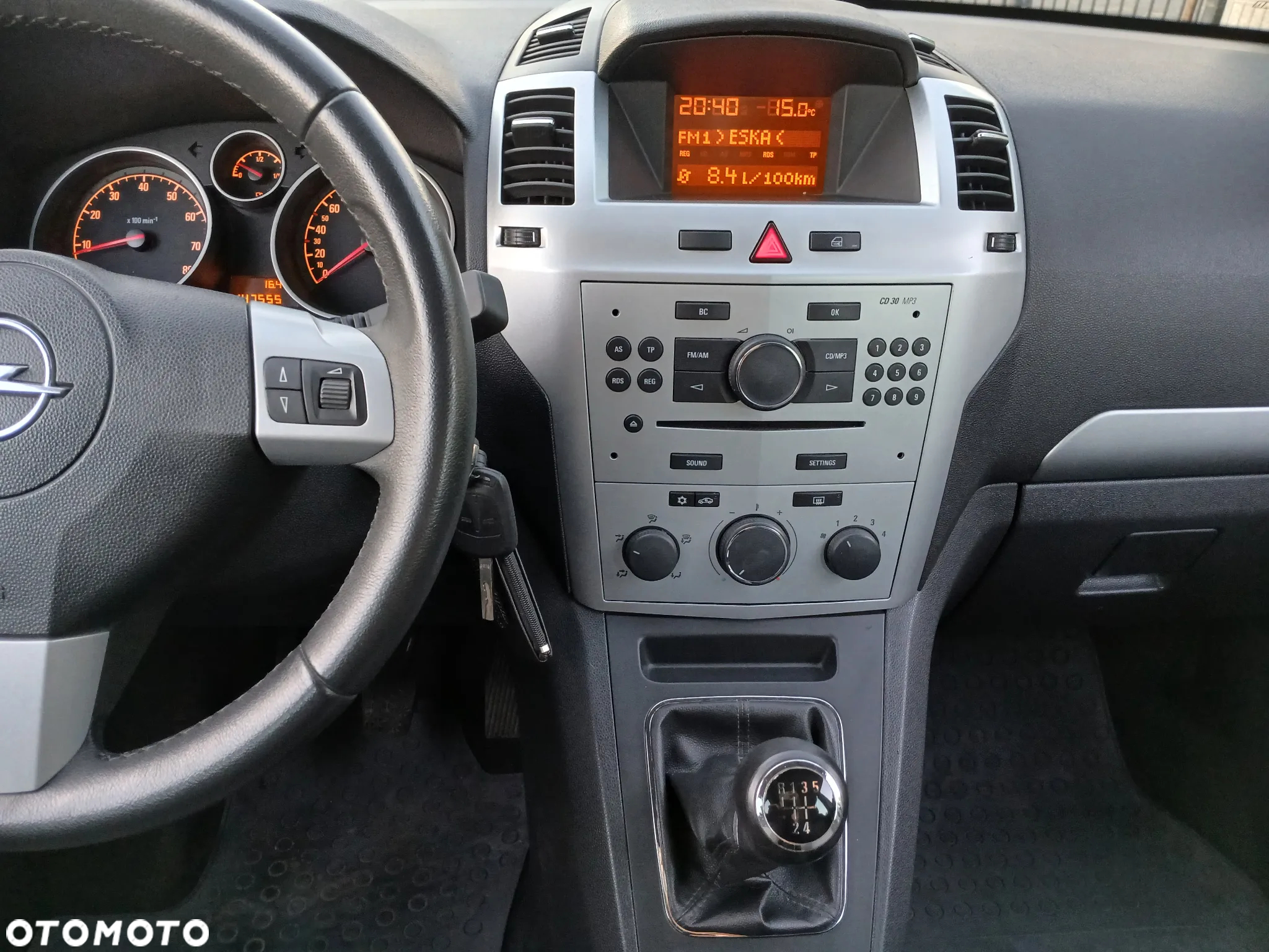 Opel Zafira 1.8 Sport - 26