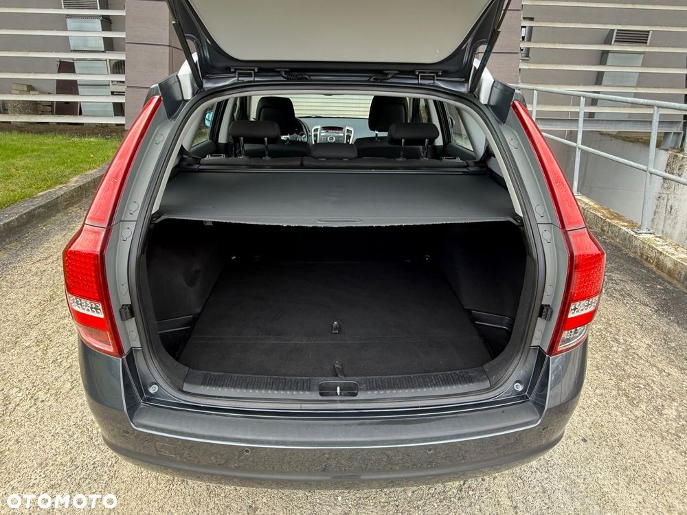 Kia Ceed ver-1-6-crdi-128-dream-team-edition - 17