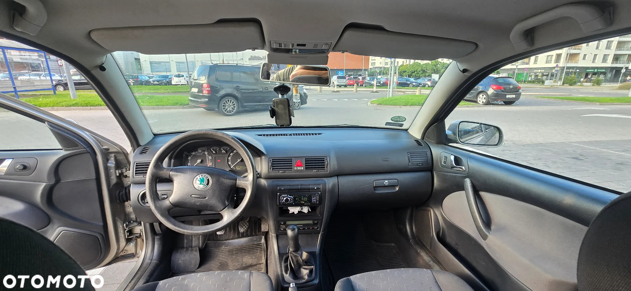 Skoda Octavia 1.6 Tour - 12