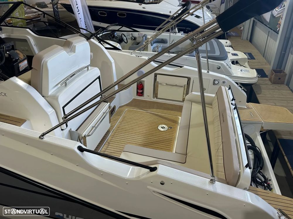 Quicksilver Activ 875 Sundeck - 8