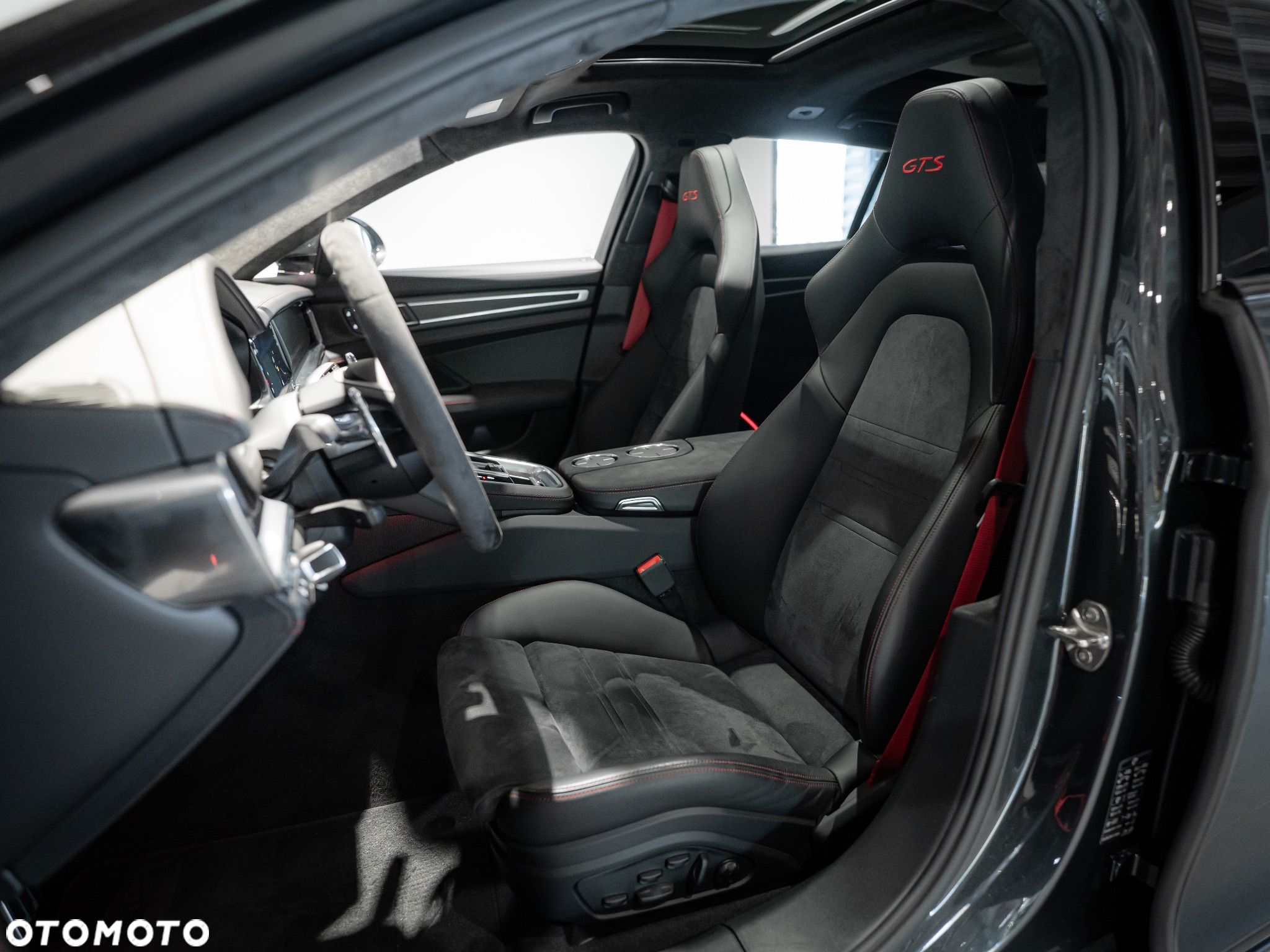 Porsche Panamera GTS Sport Turismo - 20