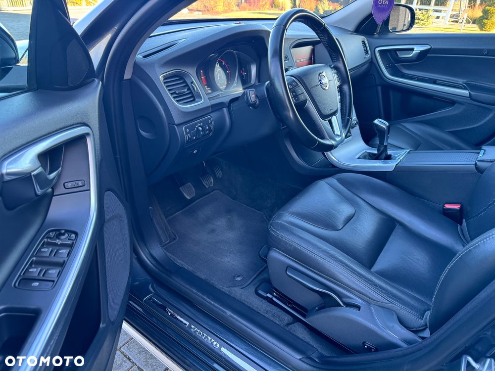 Volvo V60 Cross Country D3 Momentum - 10