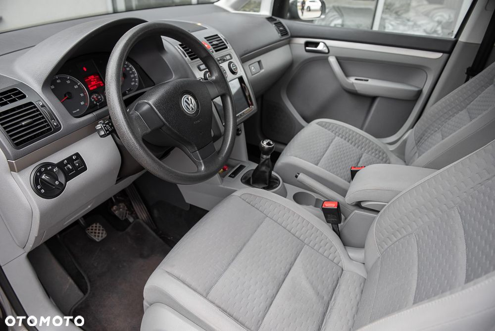 Volkswagen Touran - 15