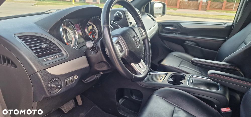 Dodge Grand Caravan - 29
