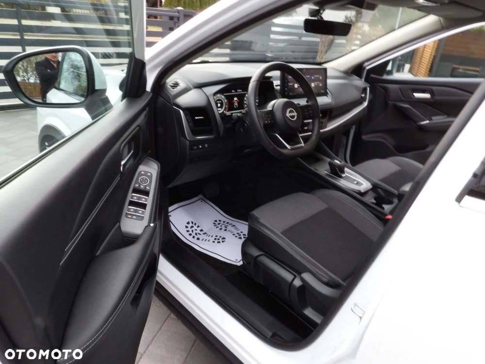 Nissan Qashqai 1.3 DIG-T N-Connecta DCT - 33