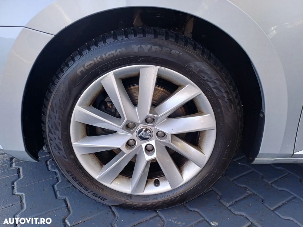 Skoda Superb 2.0 TDI DSG Ambition - 4